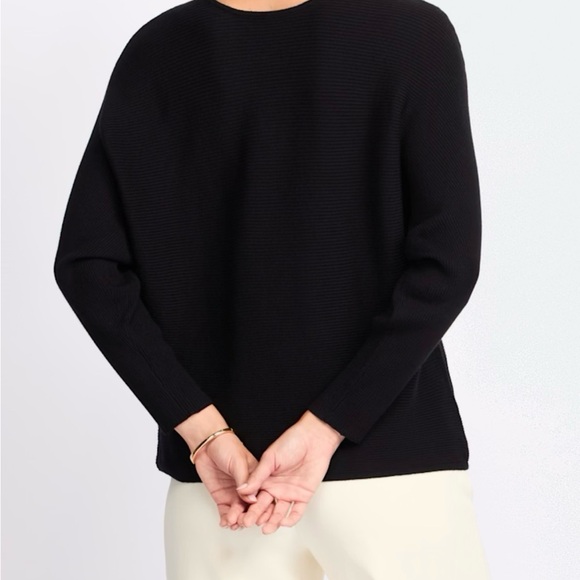 Oversized Ribbed Keyhole Sweater - Picture 3 of 4